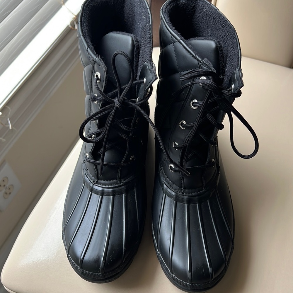 Sperry duck boots. size 7 women’s